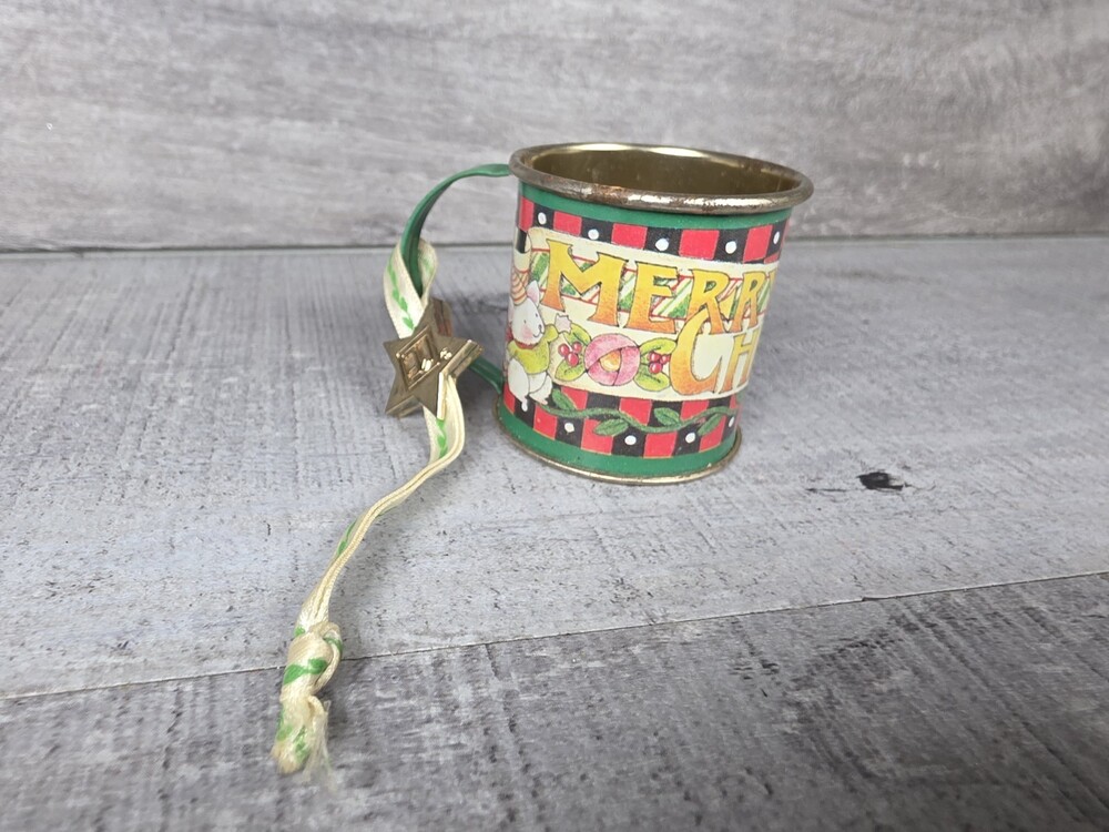 Mary Englebreit Merry Christmas Mini Tin Cup Hallmark Ornament 1993. 1.5” g77e